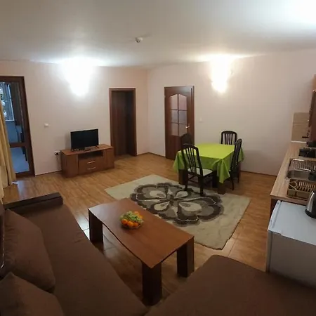 николови 公寓