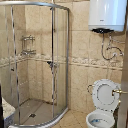 николови 公寓