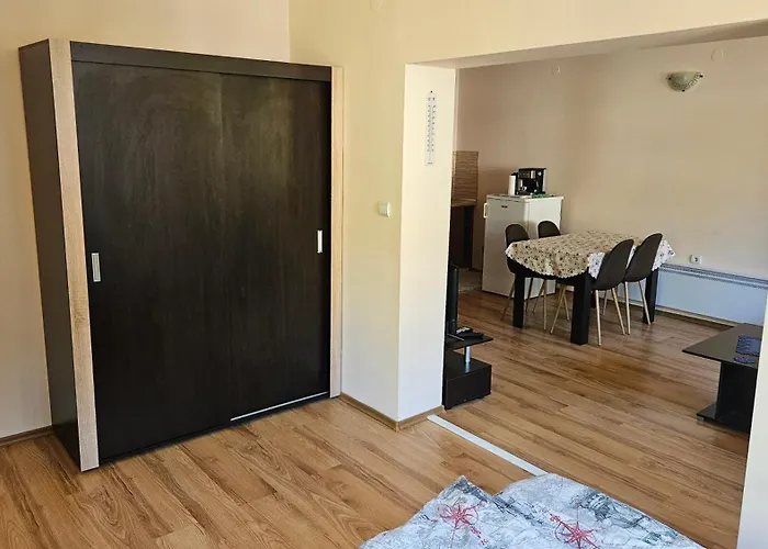 николови Lejlighed